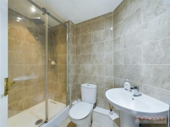 EN SUITE SHOWER ROOM