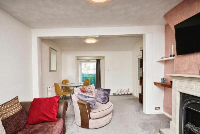 Lounge/Dining Room
