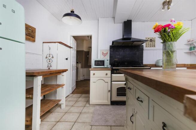 4 bed Detached Bungalow for sale Image 9