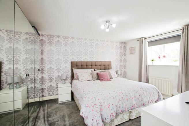 5 bed Town House for sale Image 6