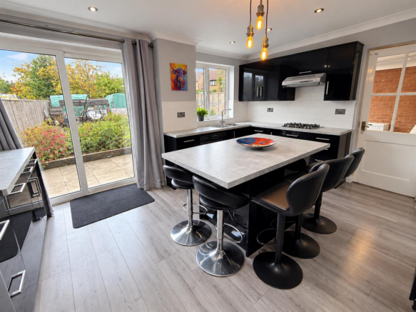 Avonbrook Close, Stratford-upon-Avon photo 4