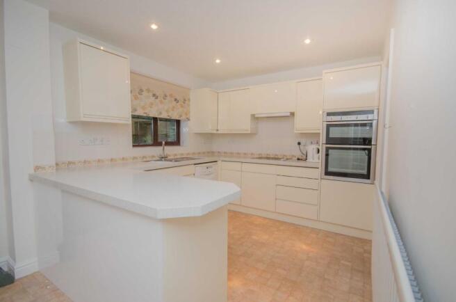 Kitchen 2.jpg