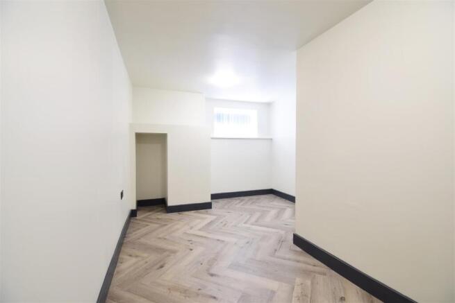 2 bed Flat to rent Image 4