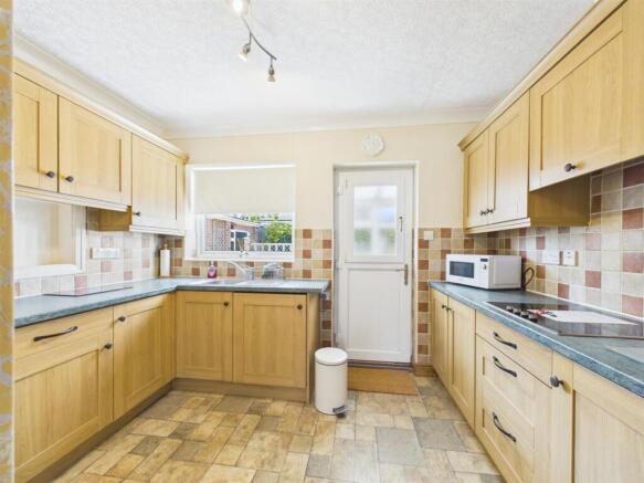 2 bed Detached Bungalow for sale Image 5