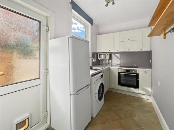 FITTED KITCHEN