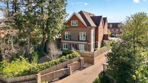 Cricketers Close, Bagshot, Surrey, GU19