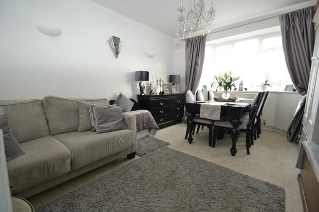 Dining/Bedroom 4