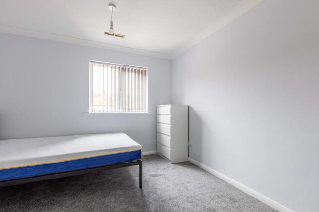 3 bed Flat to rent Image 7