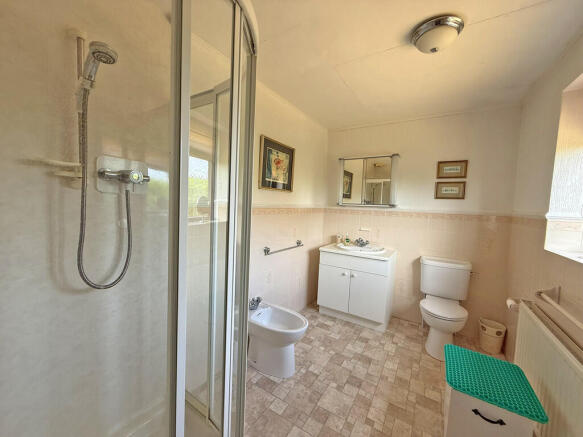 4 bed Detached Bungalow for sale Image 8