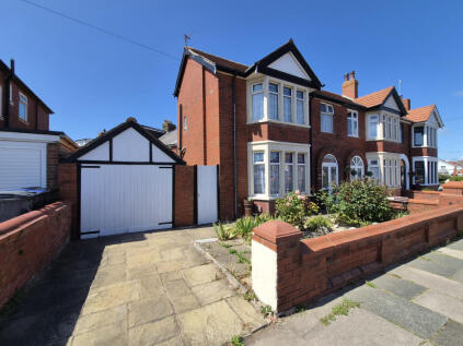 Warbreck Drive, Bispham, FY2