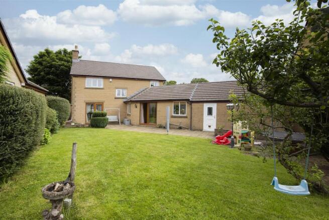 5 bed Detached for sale Image 4