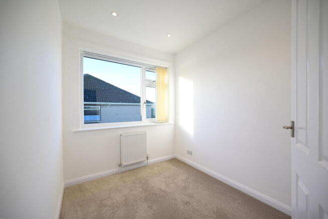 3 bed Semi-Detached Bungalow to rent Image 11