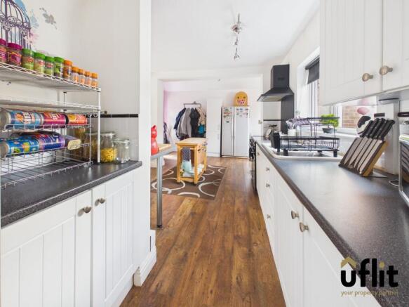 3 bed Semi-Detached for sale Image 8