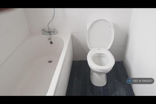 4 bed Semi-Detached to rent Image 9