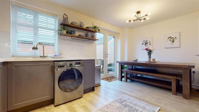 KITCHEN/DINING ROOM