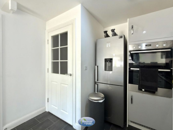 4 bed Semi-Detached for sale Image 8