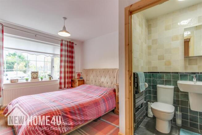MASTER BEDROOM:
