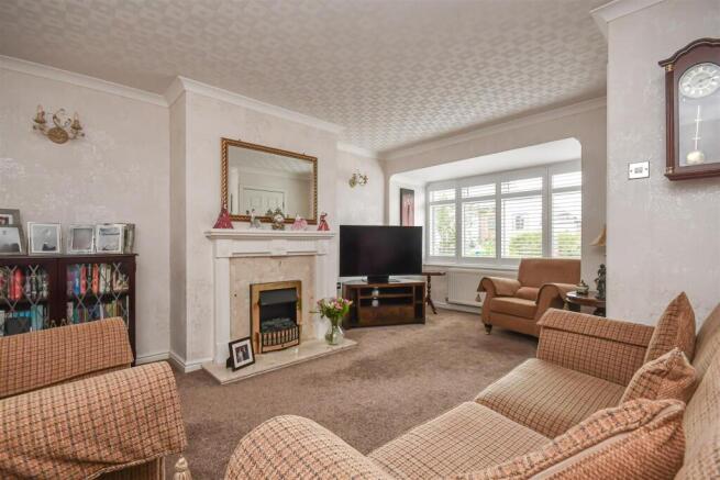 3 Carter Avenue, Codsall, Wolverhampton, WV8 1HQ photo 4