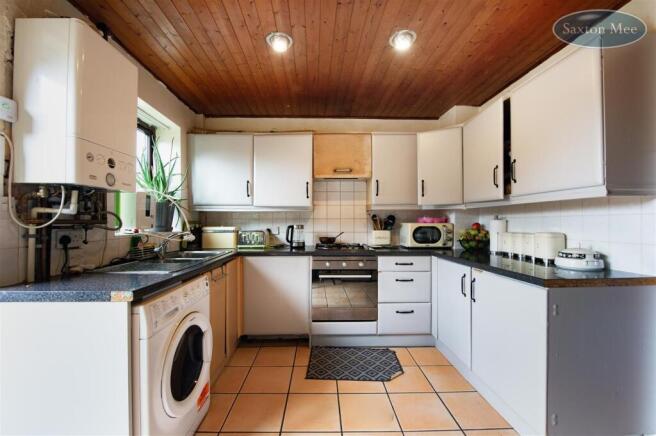 68 Paterson Close - kitchen 2483.jpg