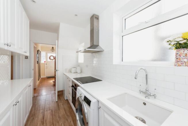 Dene Avenue, Hounslow, TW3 photo 4