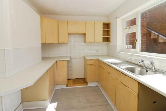 Bowland Close, Bromborough photo 4