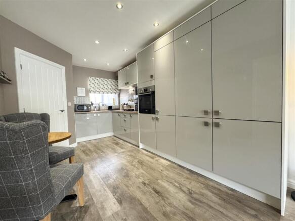 2 bed Terraced for sale Image 6