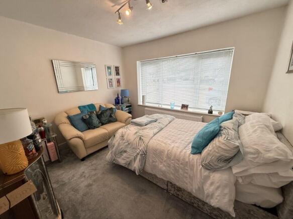 3 bed Semi-Detached for sale Image 8