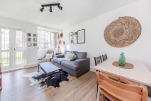 127, Hayward Gardens, London SW15 3BY