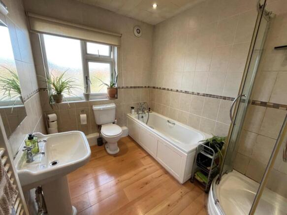 4 bed Terraced for sale Image 8