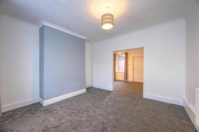 2 bed Terraced to rent Image 4