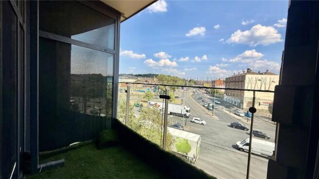 2 bed Apartment to rent Image 10