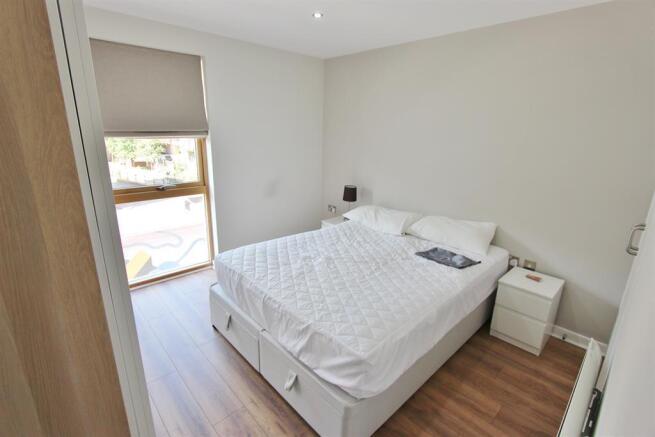 2 bed Flat for sale Image 6