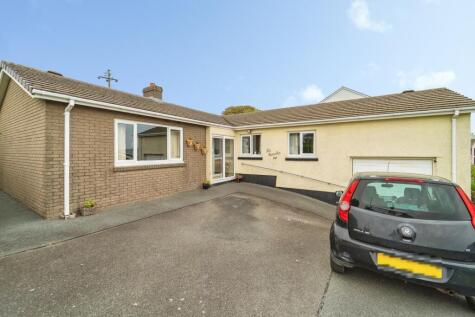 Hazel Grove, Llanstadwell, Milford Haven, Pembrokeshire, SA73