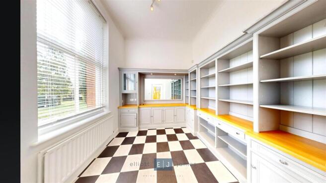 Brandesbury Square, Woodford Green photo 4