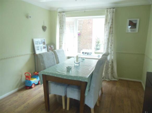 Dining room:
