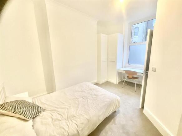 1 bed Flat to rent Image 4