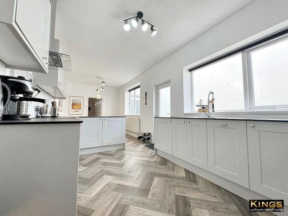 4 bed Town House for sale Image 8