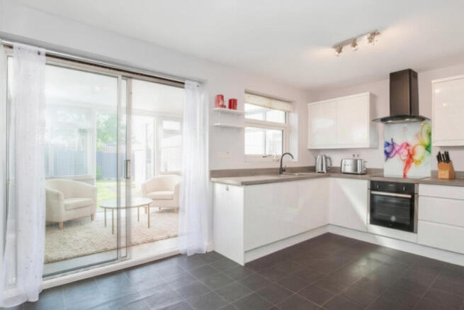 3 bed Semi-Detached for sale Image 4
