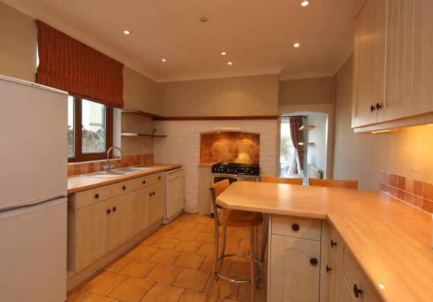 25 Teilo St 2403.JPG