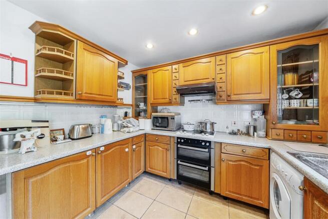 Kitchen/Breakfast Room: