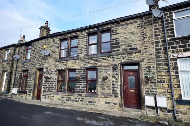 02  13 Cross Hill, Greetland, HX4 8JU.JPG