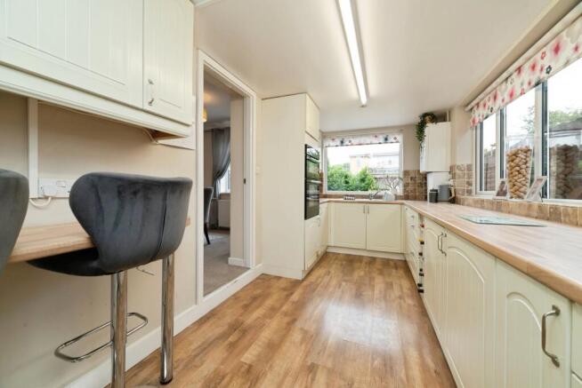 4 bed Semi-Detached for sale Image 9
