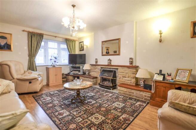 SITTING / DINING ROOM