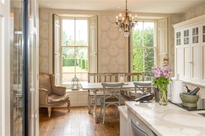 6 bed Detached for sale Image 7