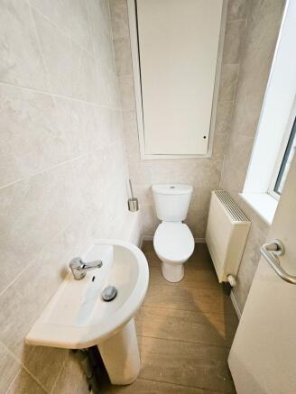 2 bed Terraced to rent Image 4