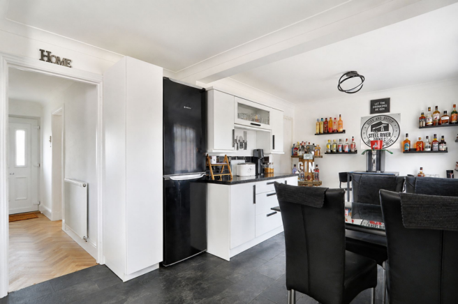 3 bed Semi-Detached for sale Image 6
