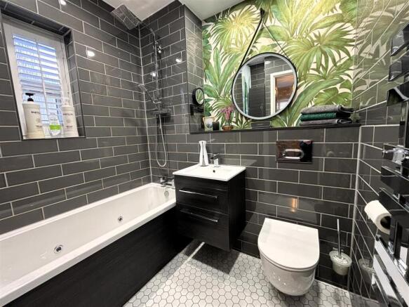 3 bed Semi-Detached for sale Image 4