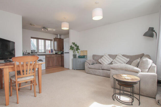 Lounge/Diner (2)