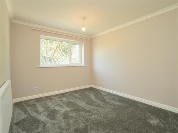 3 bed Detached Bungalow to rent Image 11