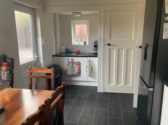 3 bed Semi-Detached to rent Image 6